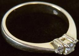 Ring marked 14K with clear stones. Approx 4.0 grams.