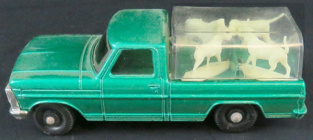 Lot of (5) vintage Matchbox includes No. 31 Lincoln Continental, 1968 No. 50 Kennel Truck with all 4