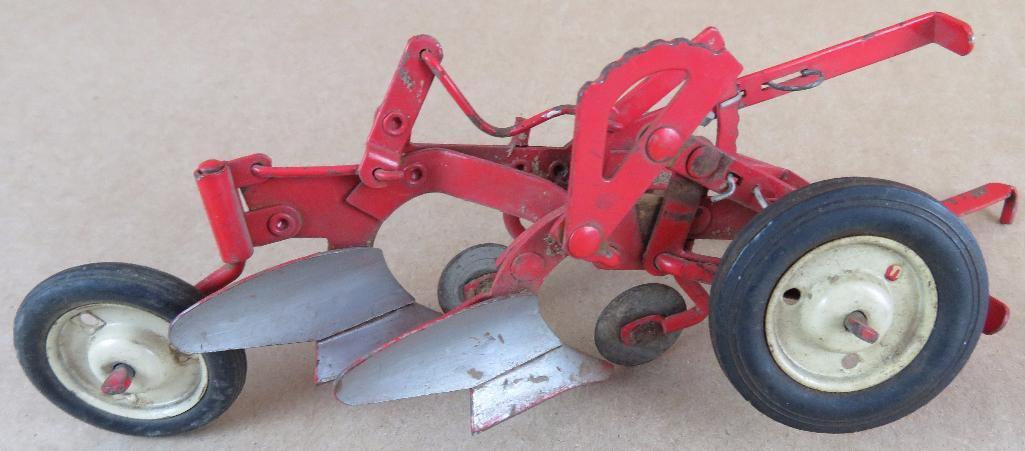 Over a dozen vintage Tru Scale Farm Equipment Toys. Som missing parts. Nice variety!