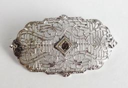 Vintage Filigree Pin / Brooch. Approx 1.6 grams.