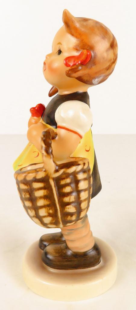 Hummel Figurine #98/0 "Sister" TMK 5.