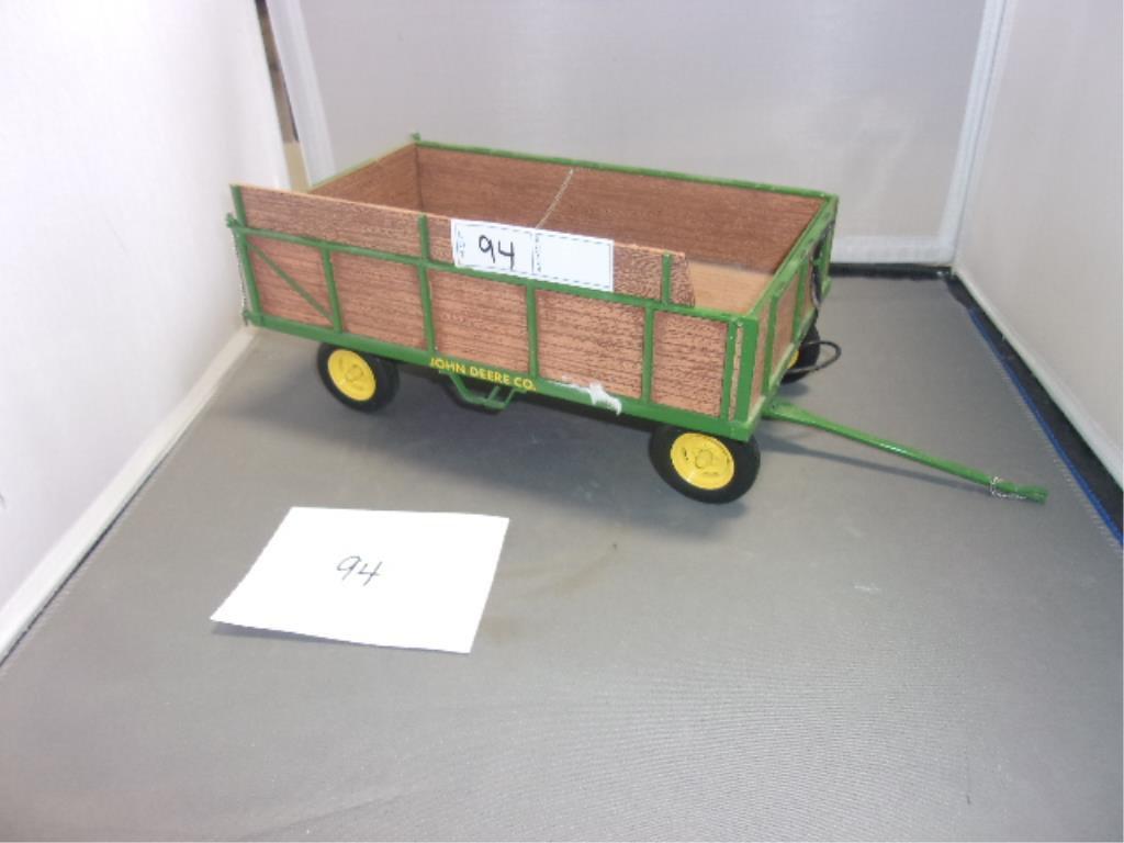 1/16 JOHN DEERE 150 TOY WAGON