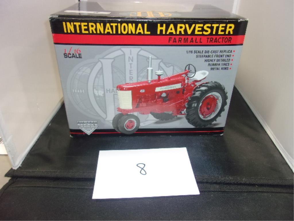 TOY TRACTOR SPEC CAST 1/16 IH 450 MF