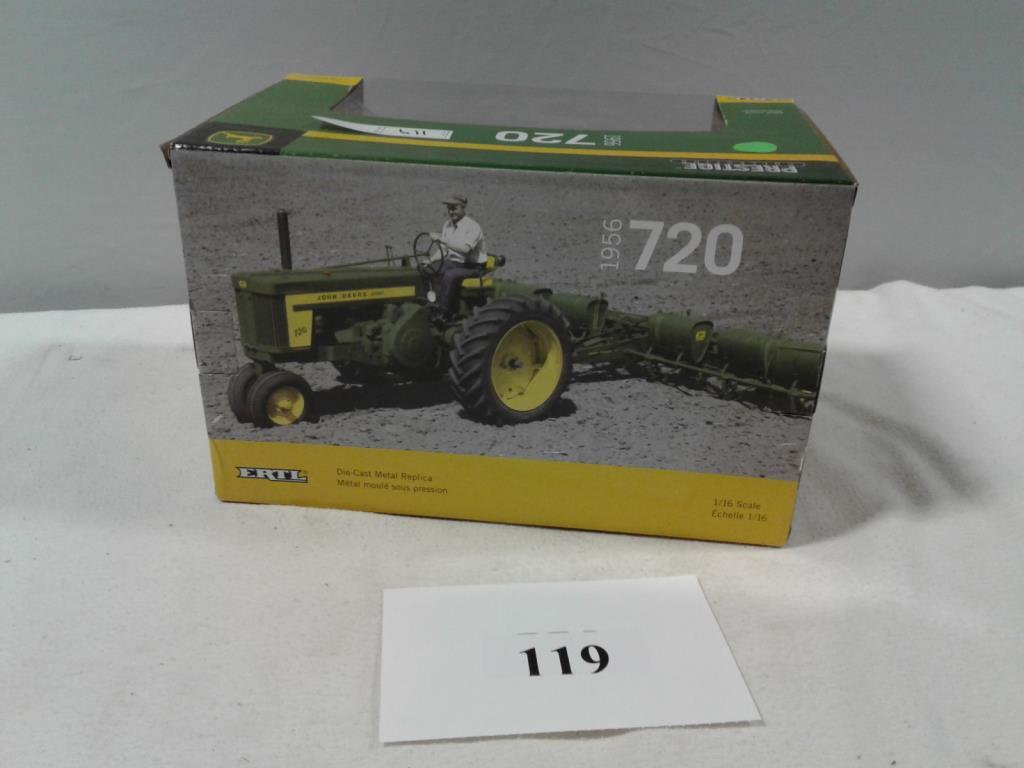 TOY TRACTOR PRESTIGE COLLECTION ERTL JD 1956 720