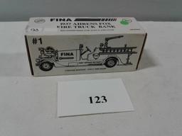 TOY FIRE TRUCK ERTL FINA 1937 AHRENS FOX FIRE TRUCK BANK 1/30