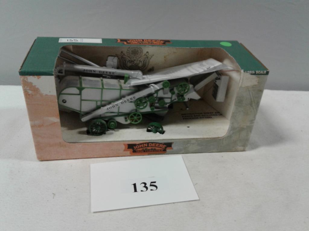 TOY THRESHER JOHN DEERE 1938 28X46 THRESHING MACHINE 1/38