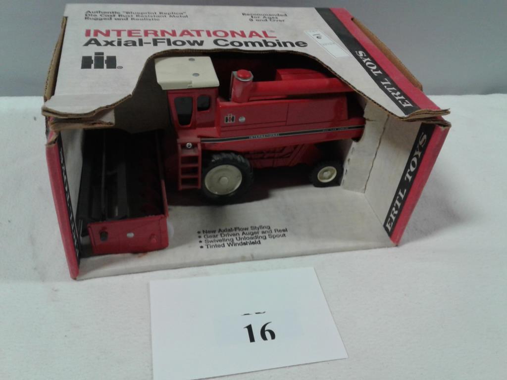 TOY COMBINE ERTL 1/32  INTERNATIONAL AXIAL FLOW