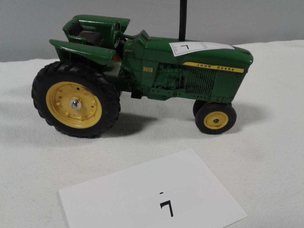 TOY TRACTOR 1/16 ERTL JD 3010