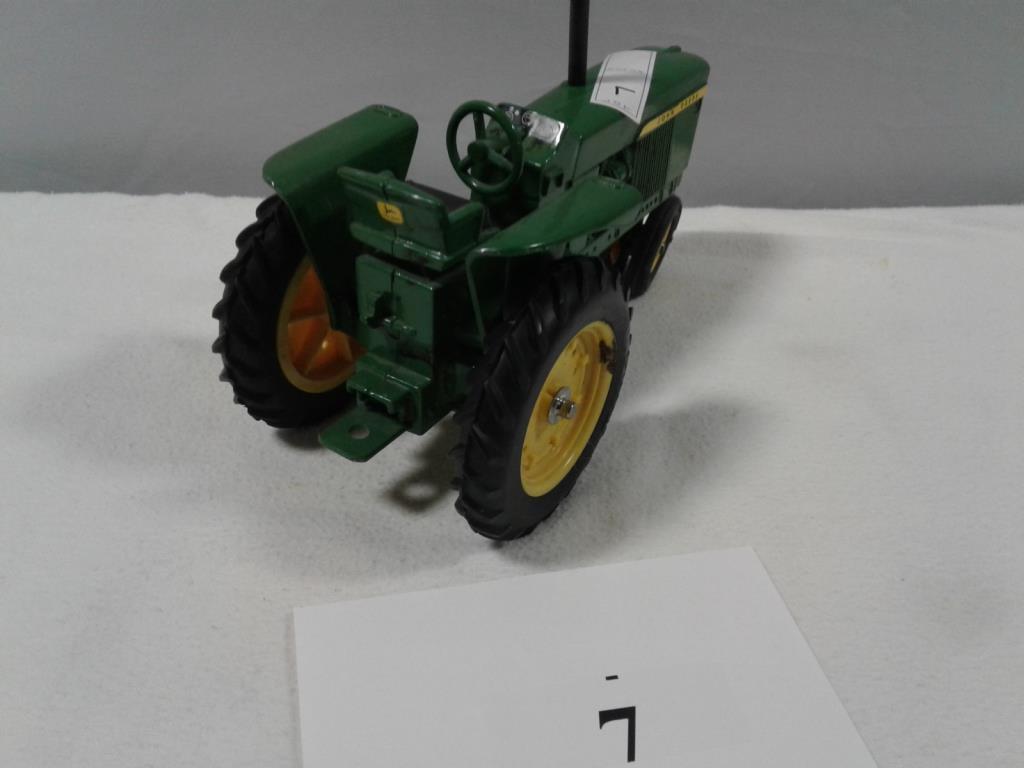 TOY TRACTOR 1/16 ERTL JD 3010