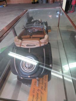 Mercedes Benz Cabriolet Model 540 Model in glass case