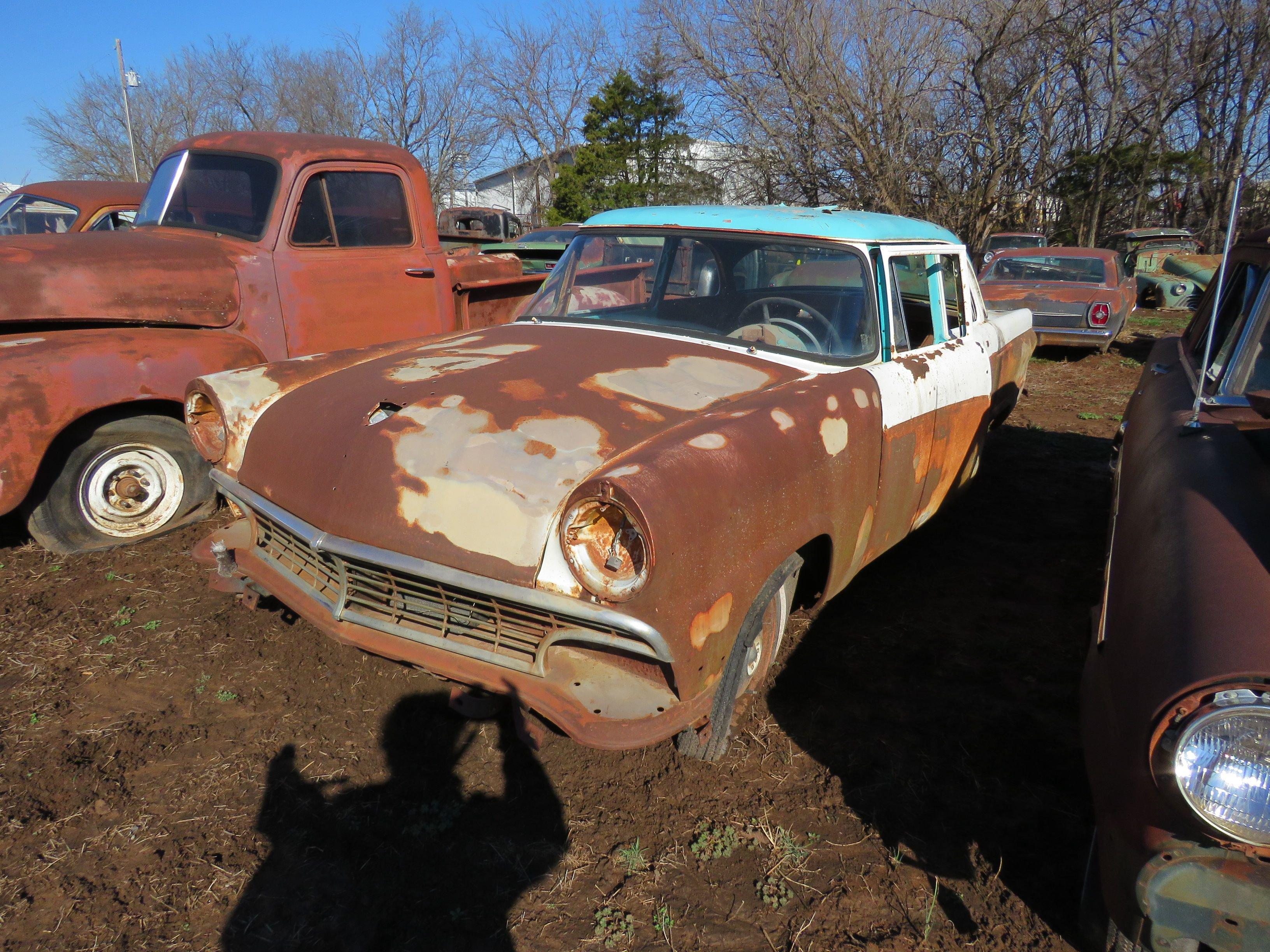 1956 Ford Mainline 2dr Post