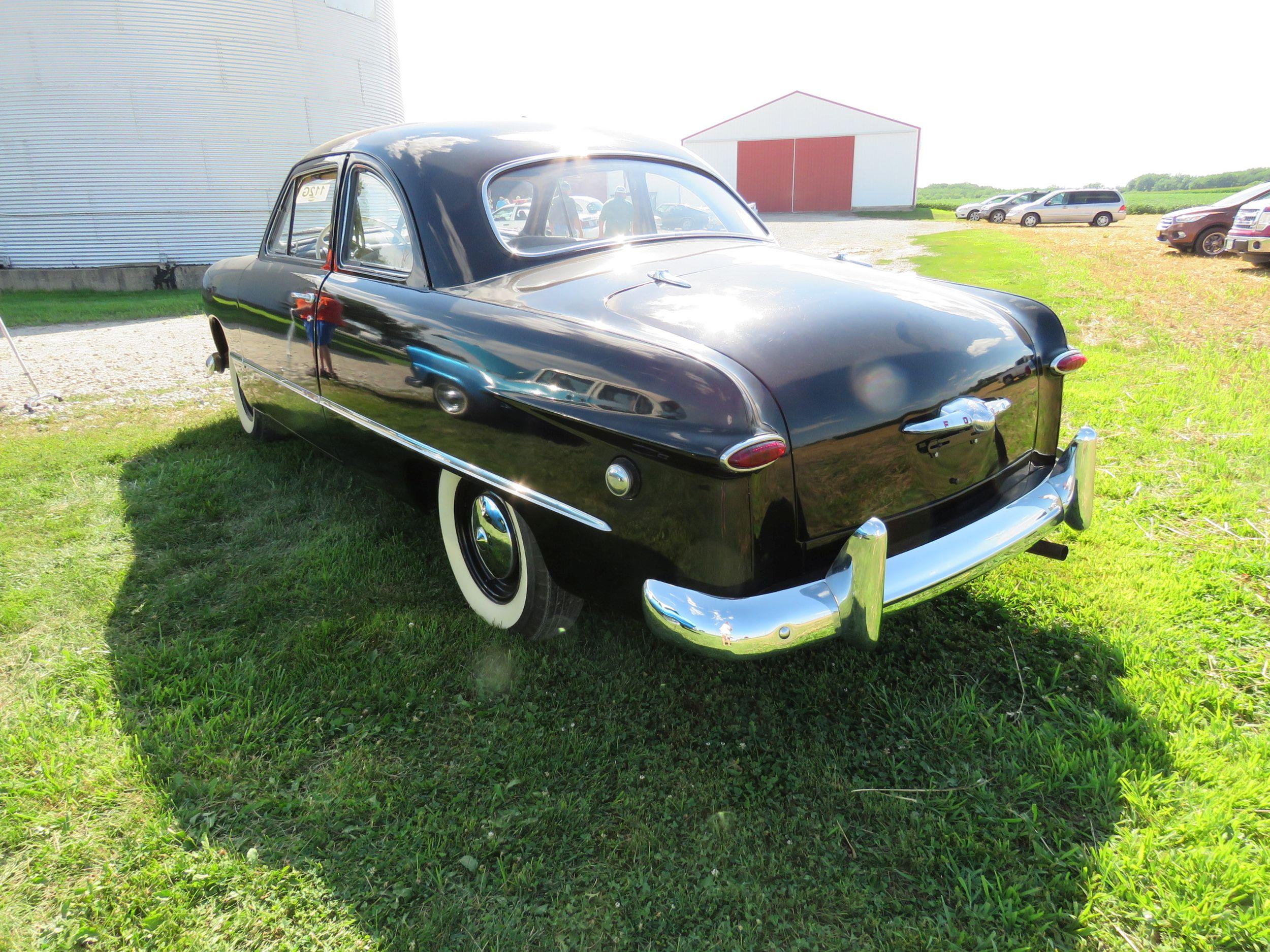 1949 Ford "Shoebox" 2dr Sedan