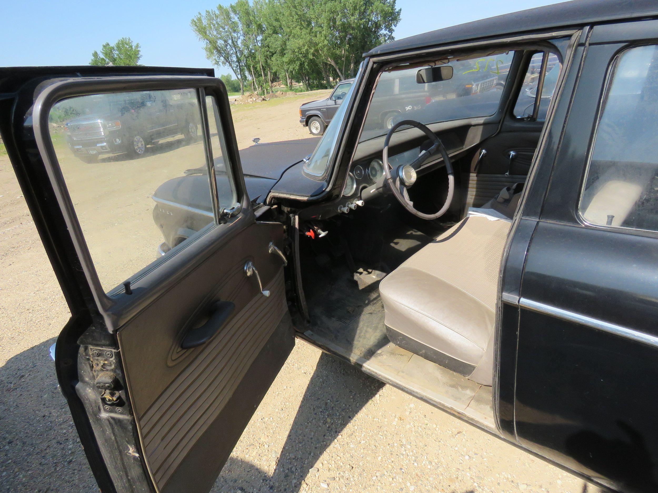 1962 Studebaker Lark 4dr Sedan