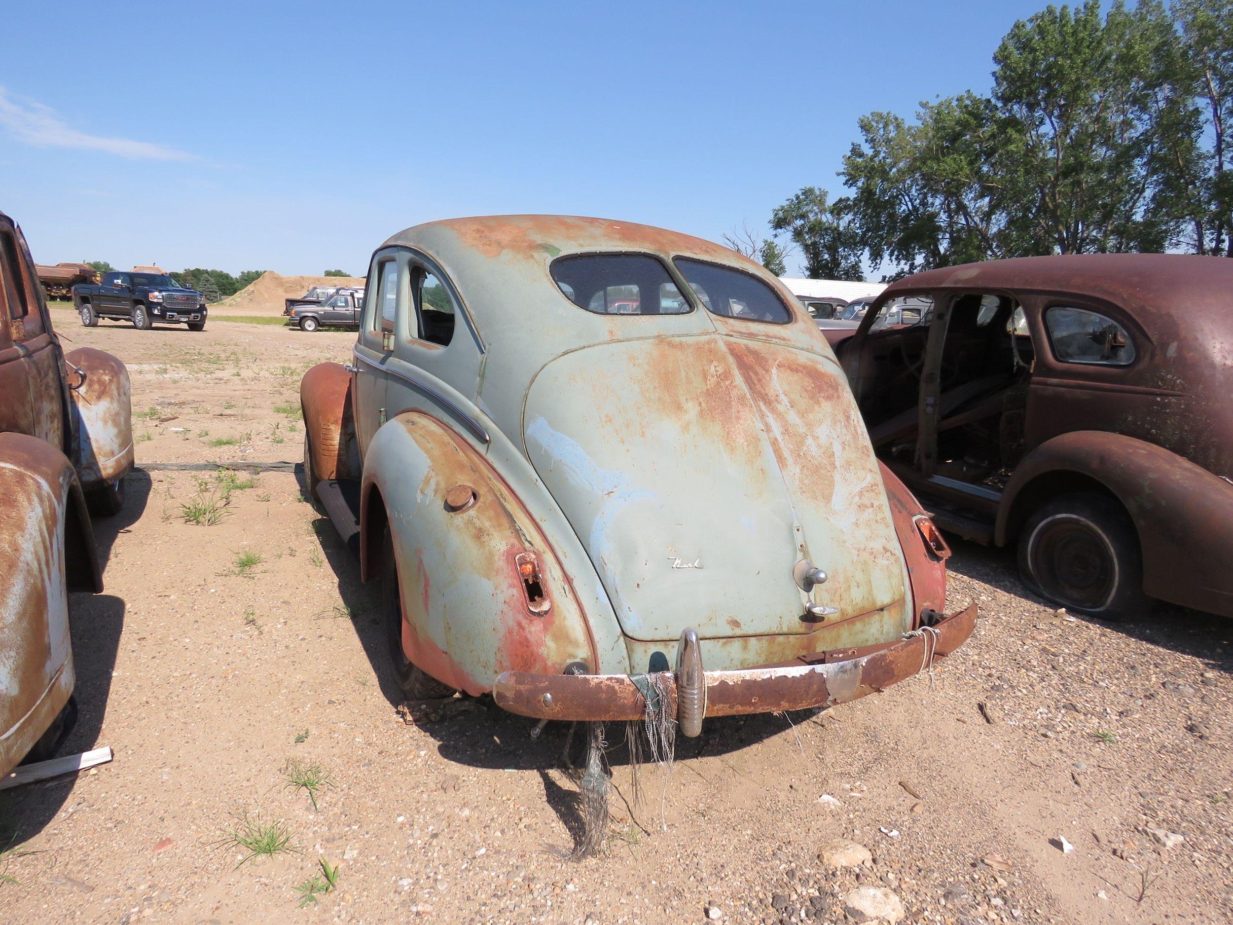 1939 Nash 4dr Sedan for Project or Parts