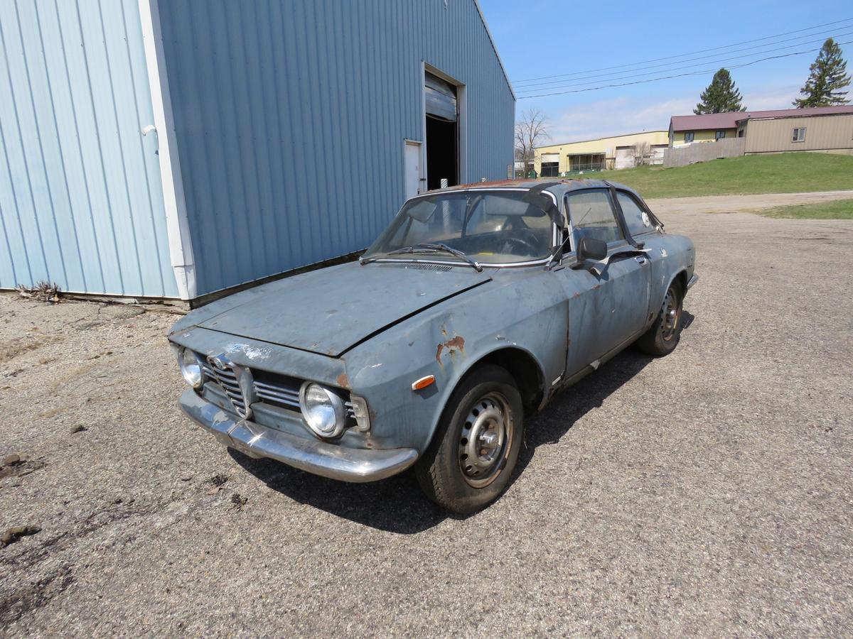 1965 Alfa Romero GT1300 Jr. 2dr Sedan