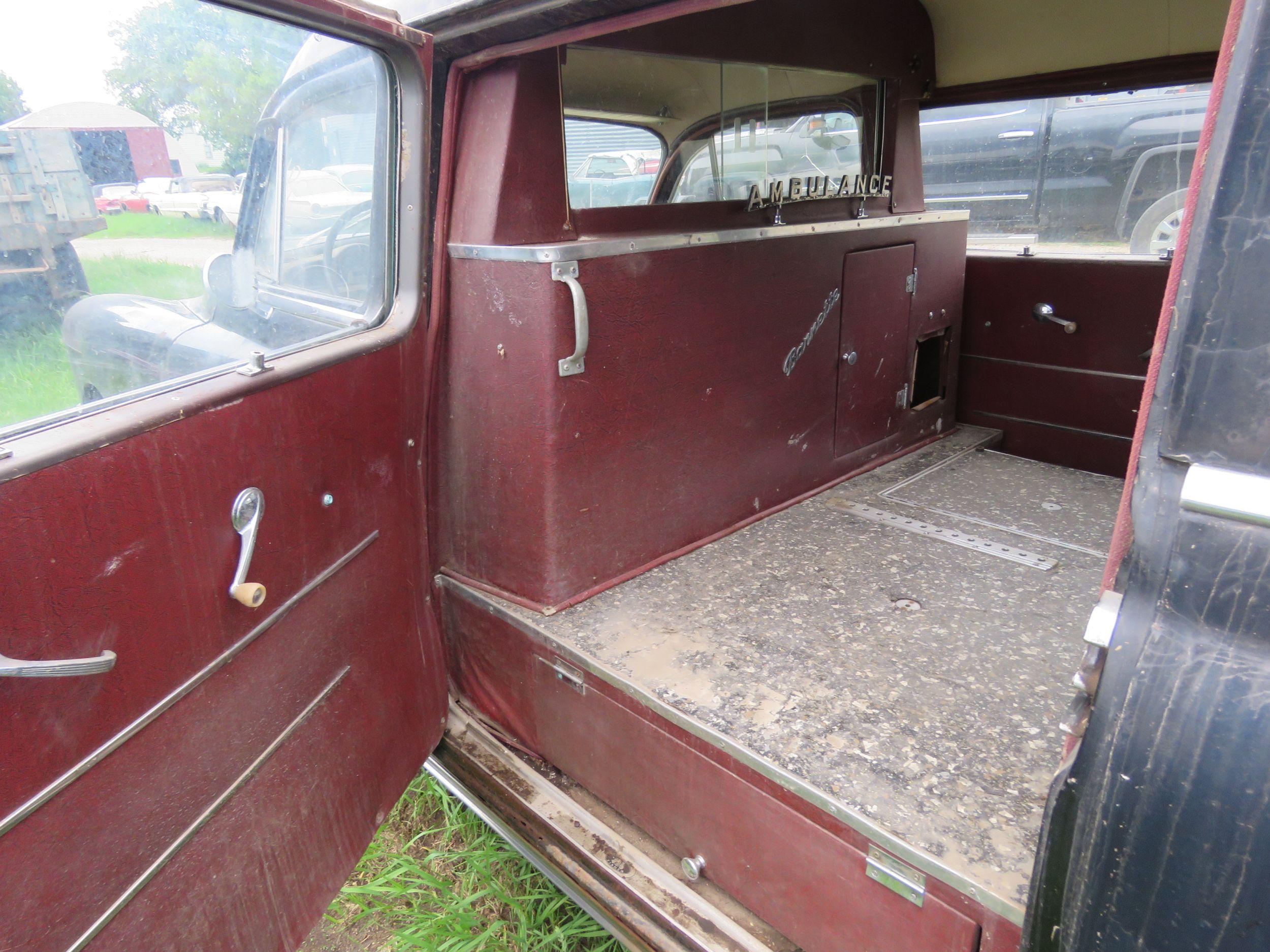 1952 Pontiac 8 Barnette Hearse P8WS10280