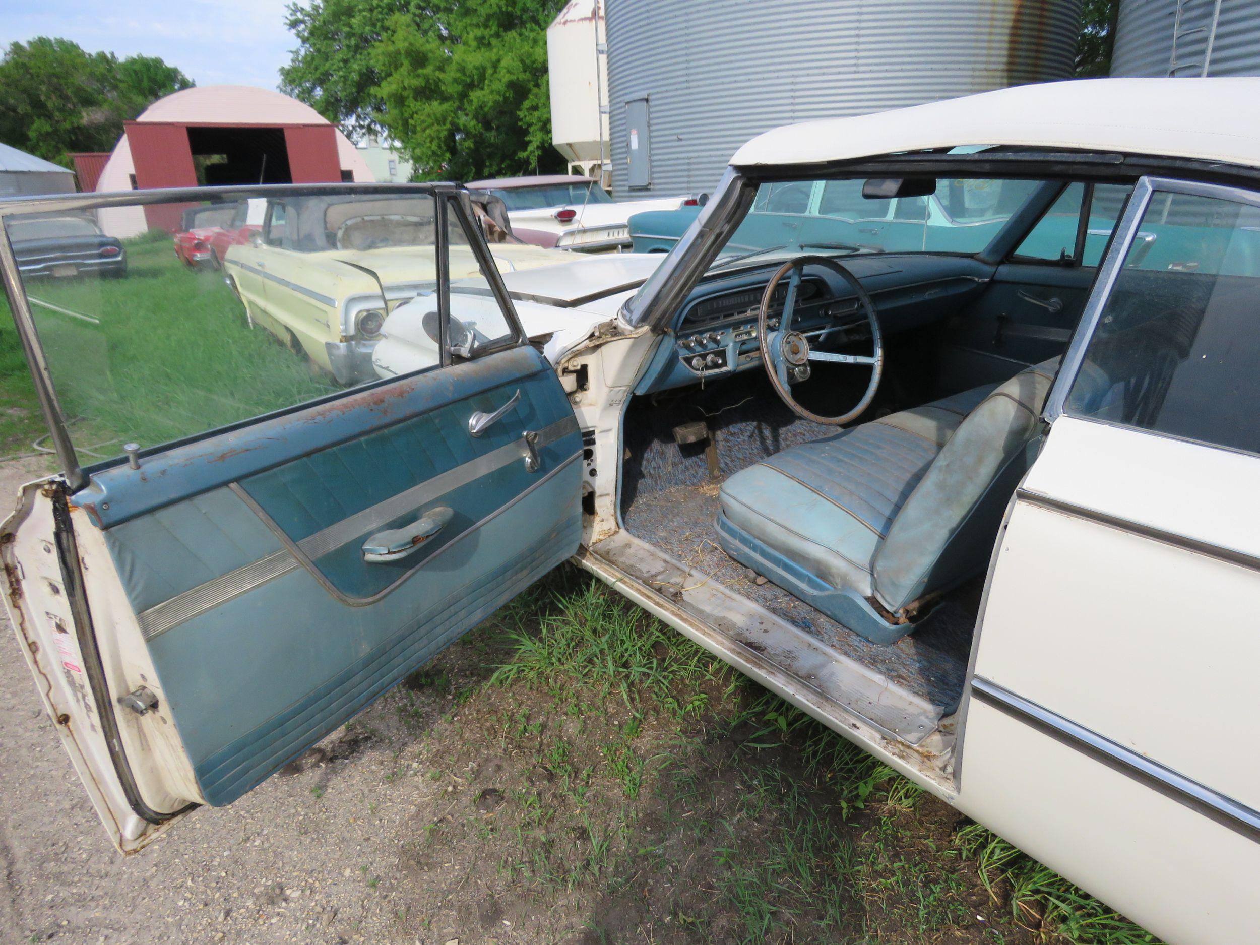 1961 Ford Sunliner Convertible 1G55W143311