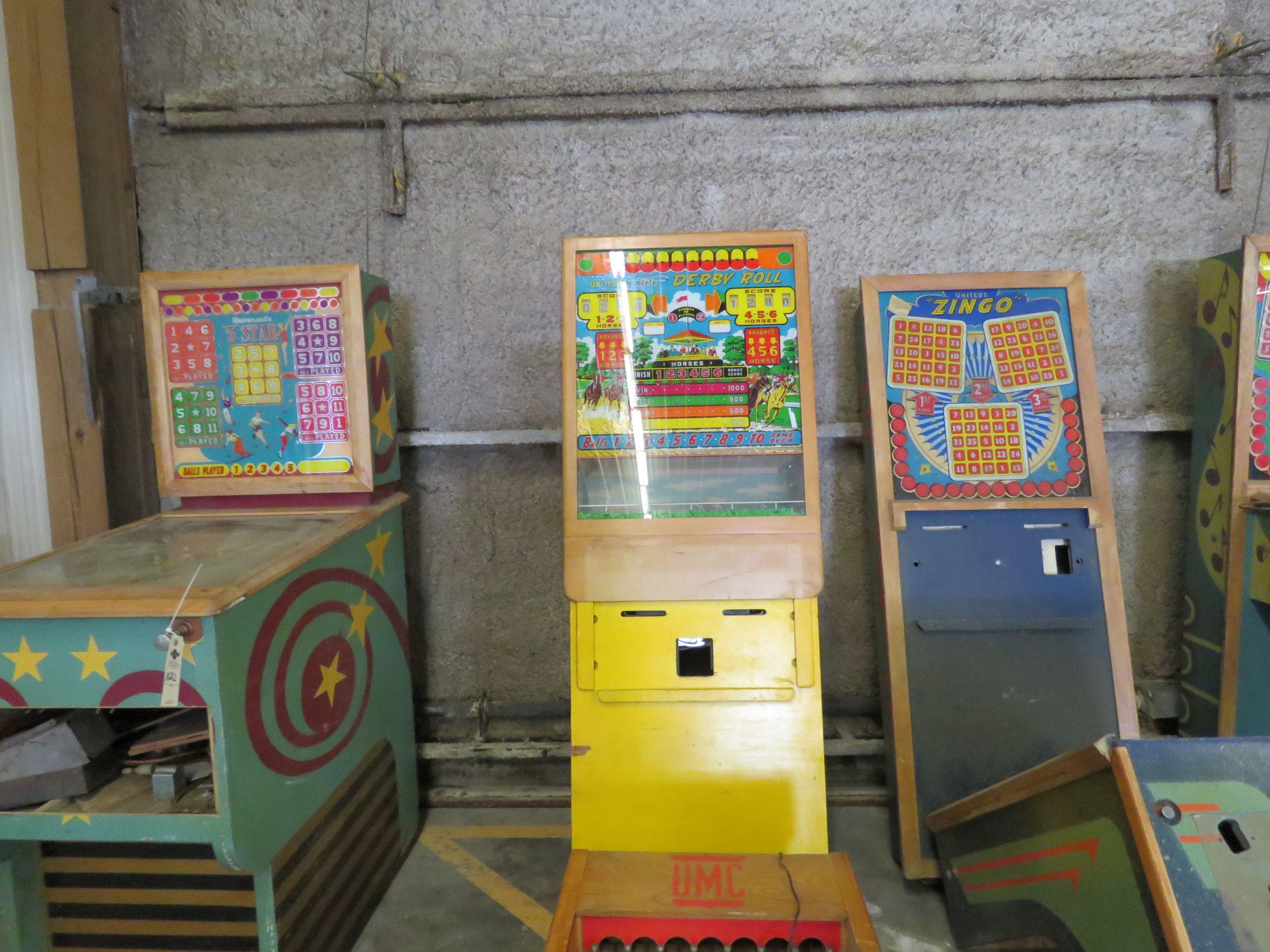 Vintage UMC United's Derby Roll Arcade-Pinball Machine