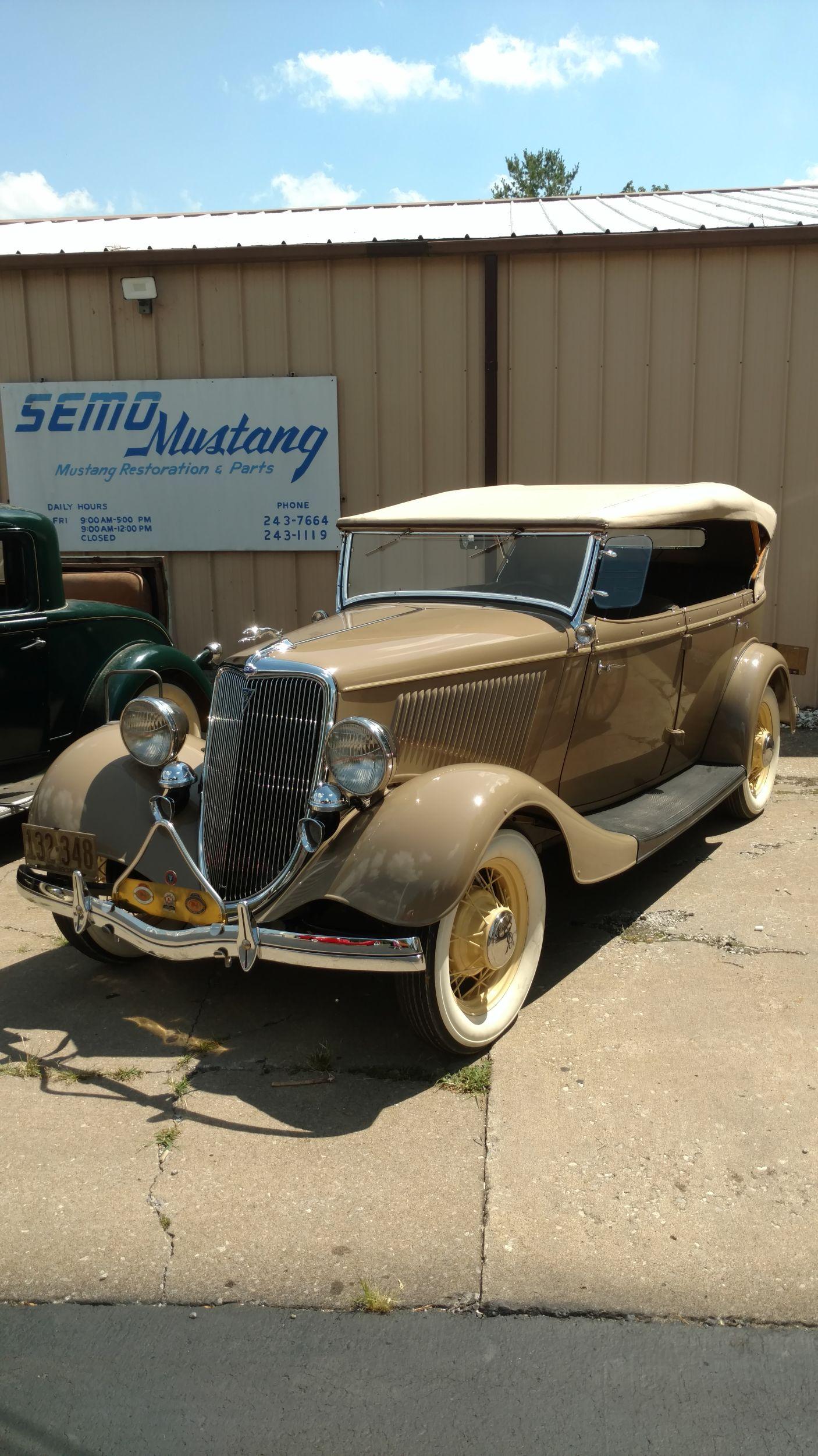 1934 Ford Deluxe Phaeton