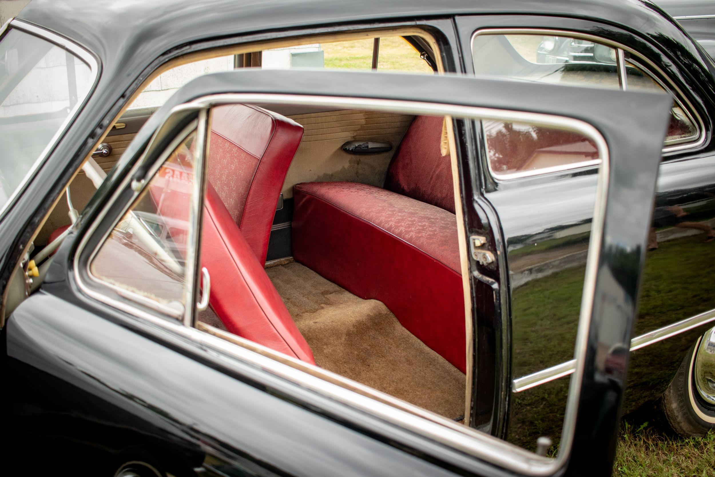 1950 Ford Custom 2dr Sedan