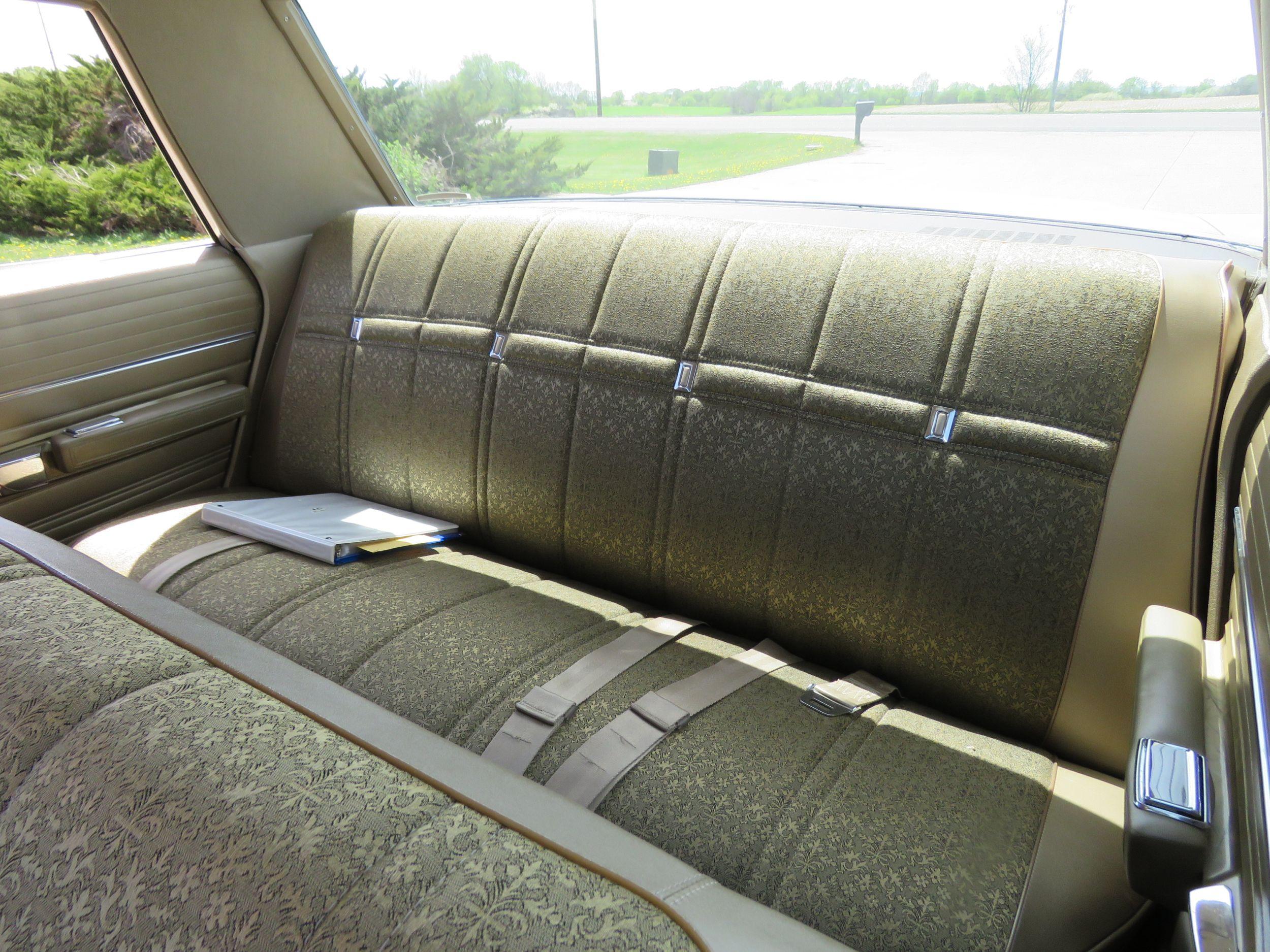 1968 Chrysler Newport 4dr Sedan