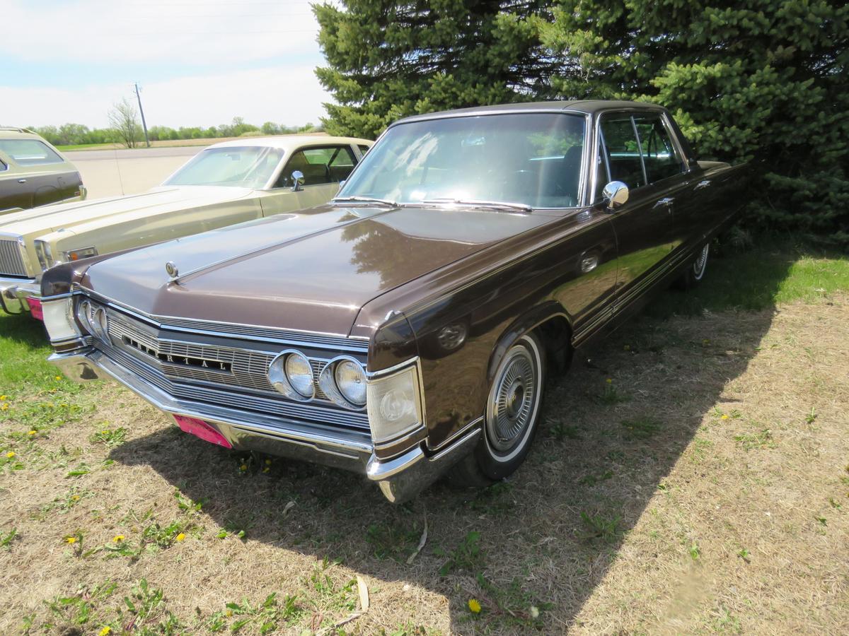 1967 Chrysler Imperial LeBAron 4dr HT