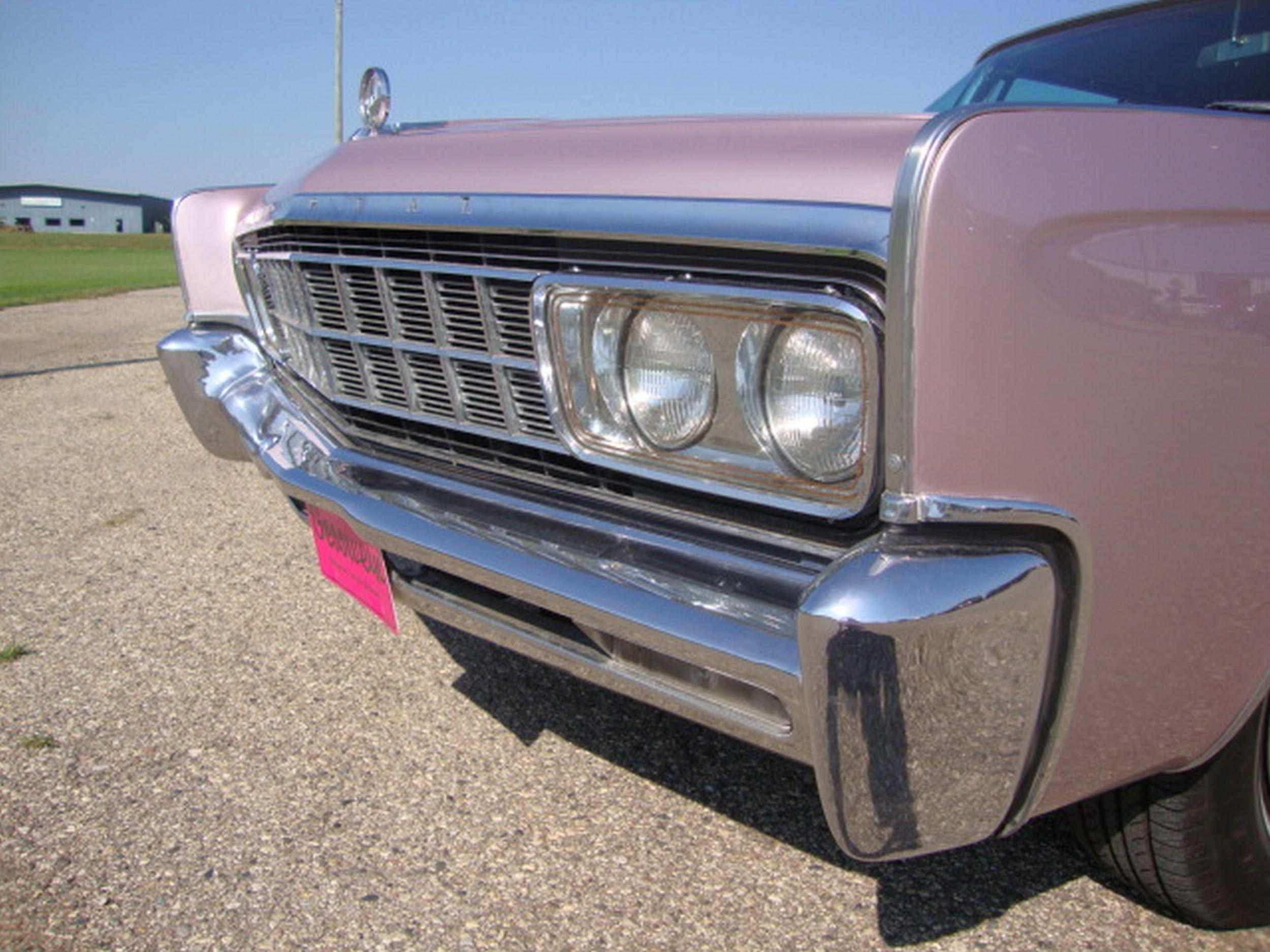 1966 Chrysler Imperial LeBaron 4dr HT