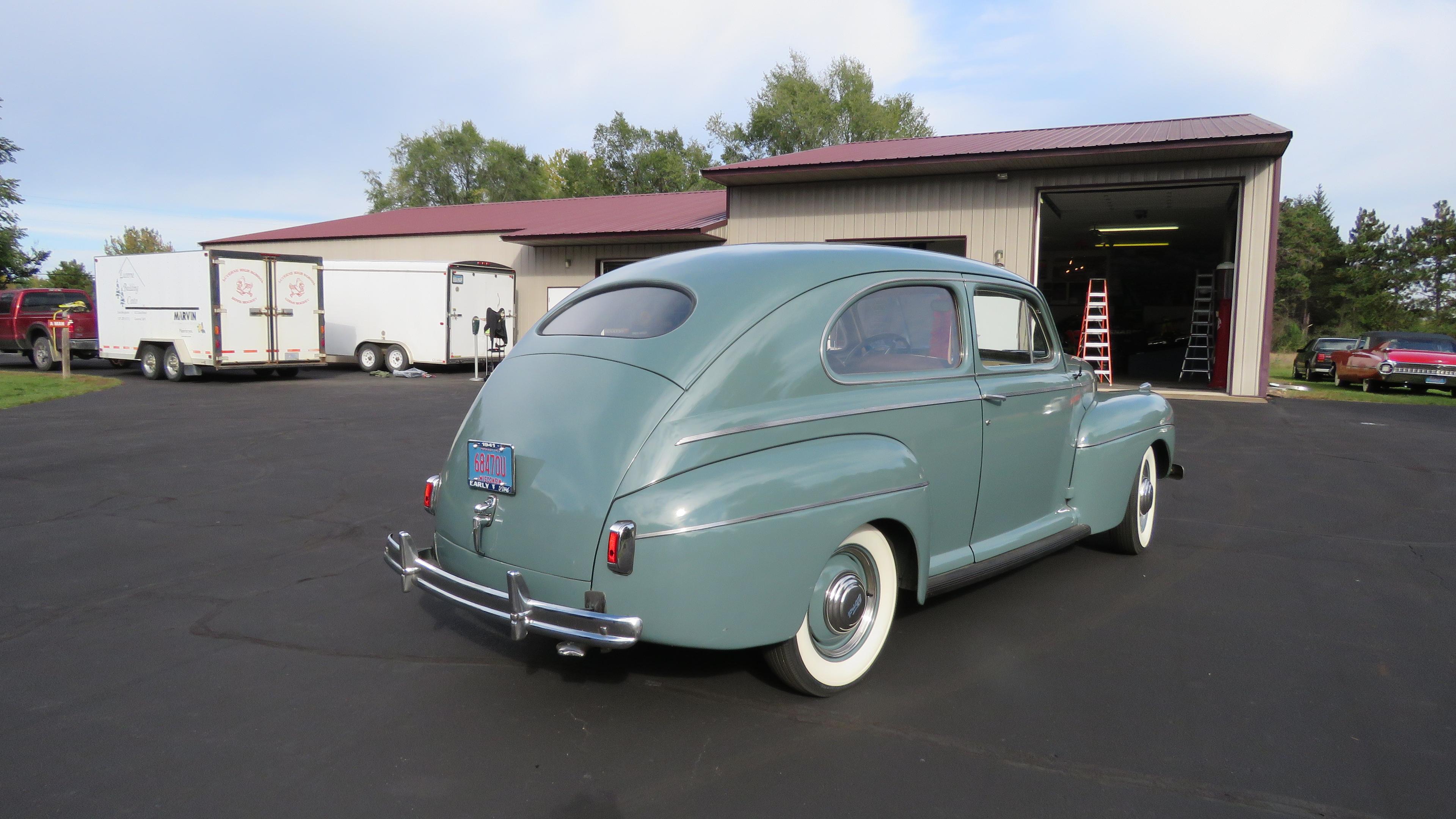 1941 Ford Super Deluxe 2dr Sedan