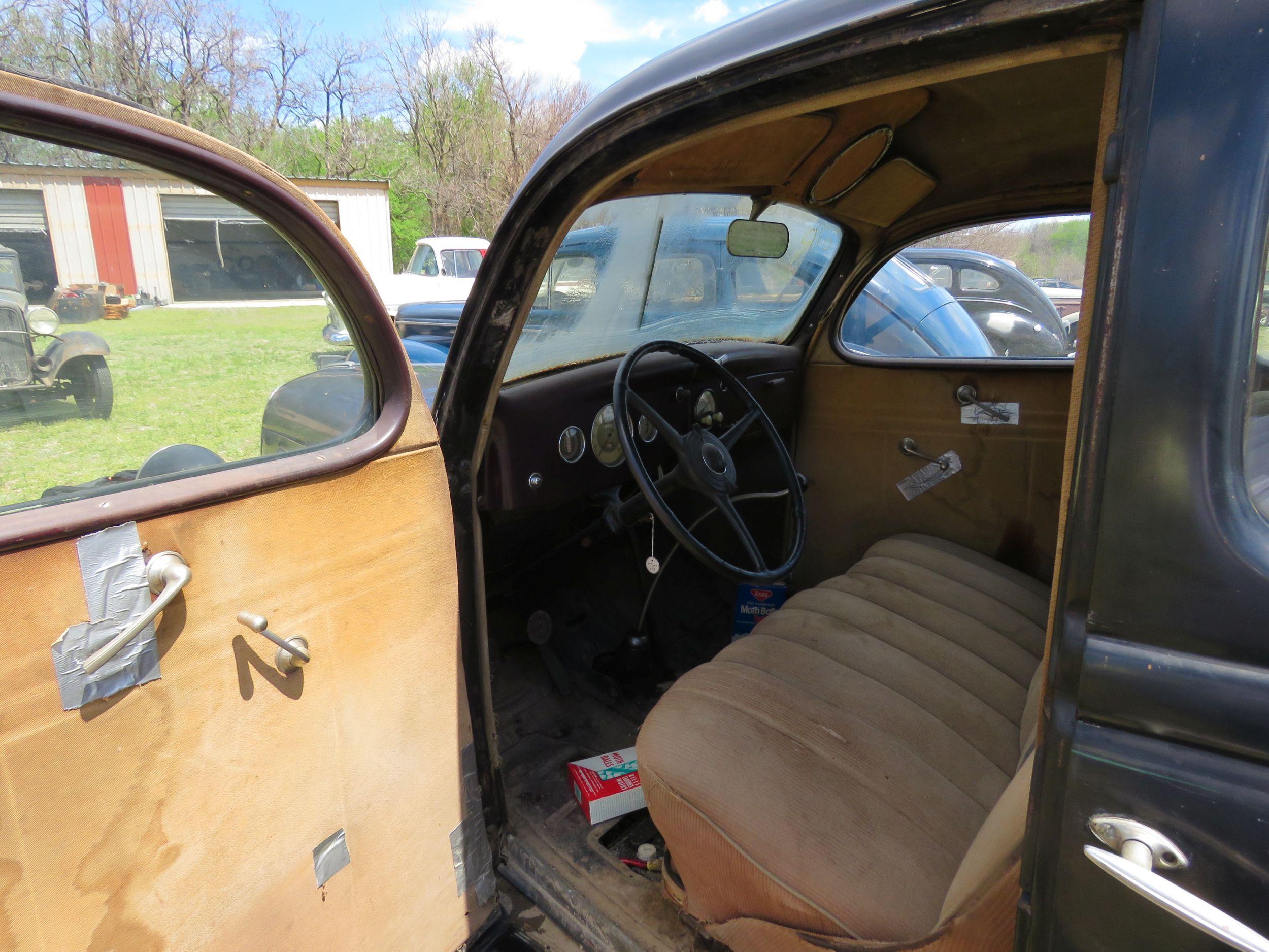 1935 FORD 4DR SUICIDE STANDARD SEDAN