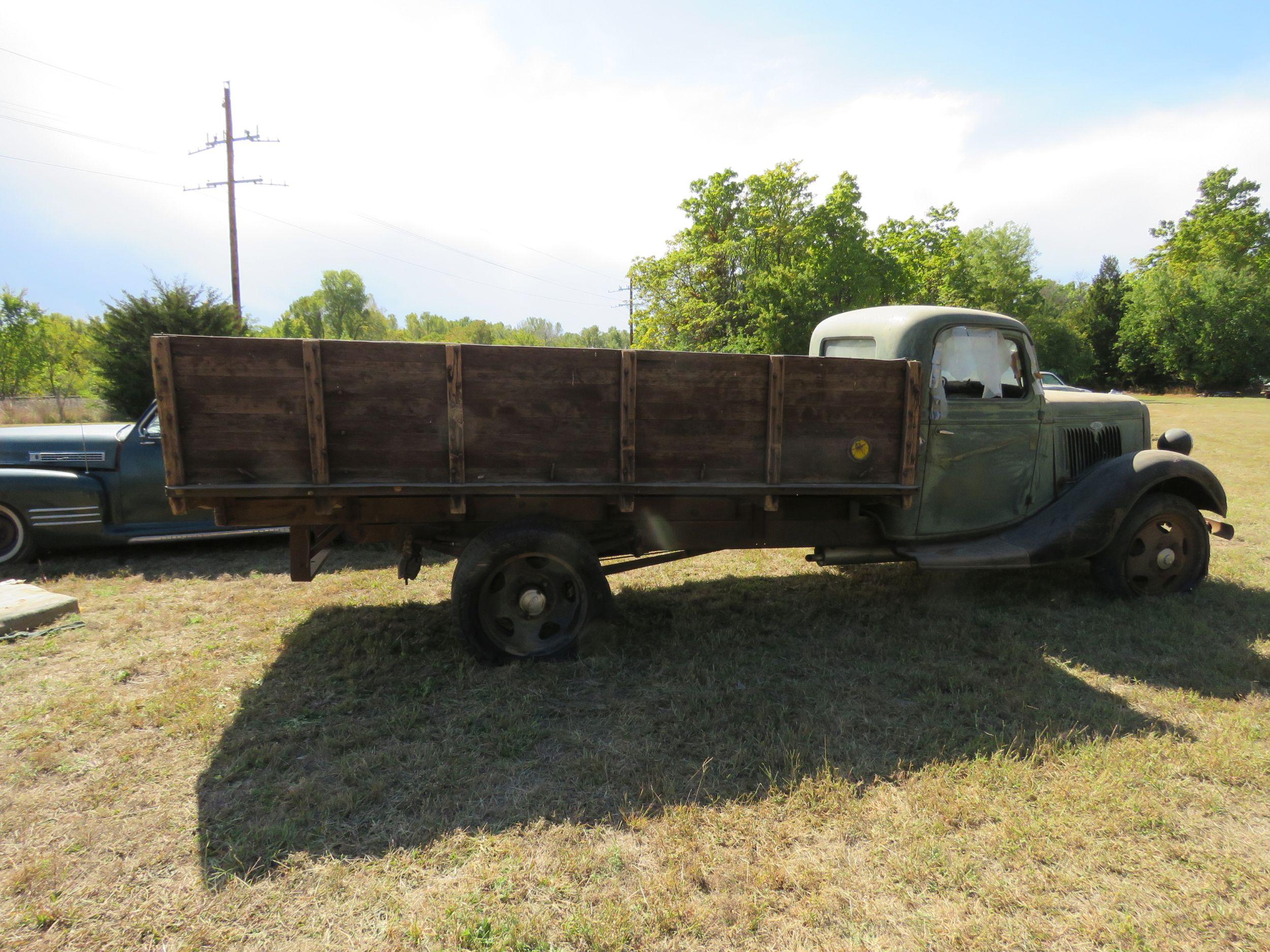 1935 FORD 1 1/2 TON TRUCK