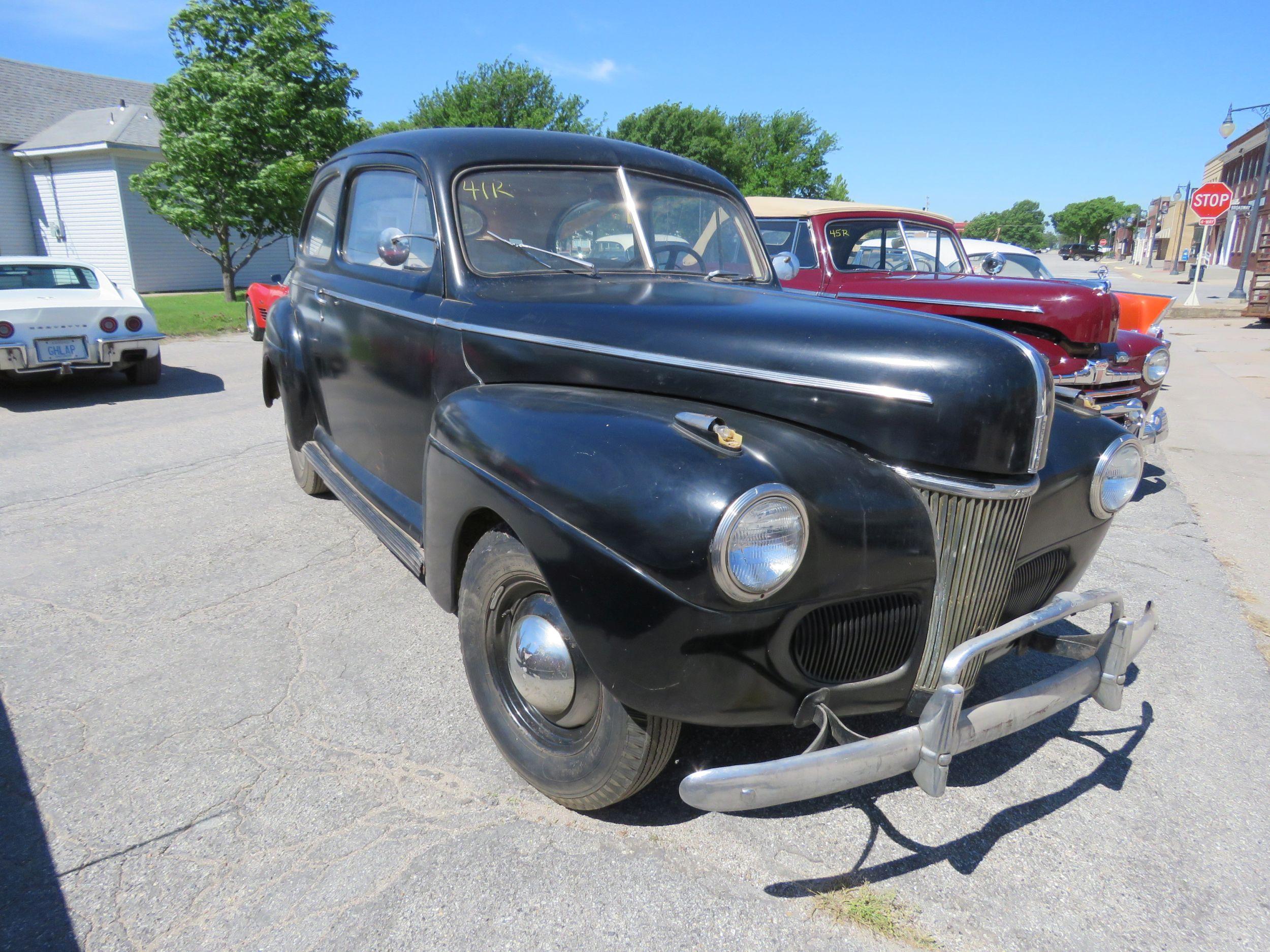 1941 FORD DELUXE TUDOR SEDAN