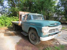 Ford F600 Truck with Flatbed