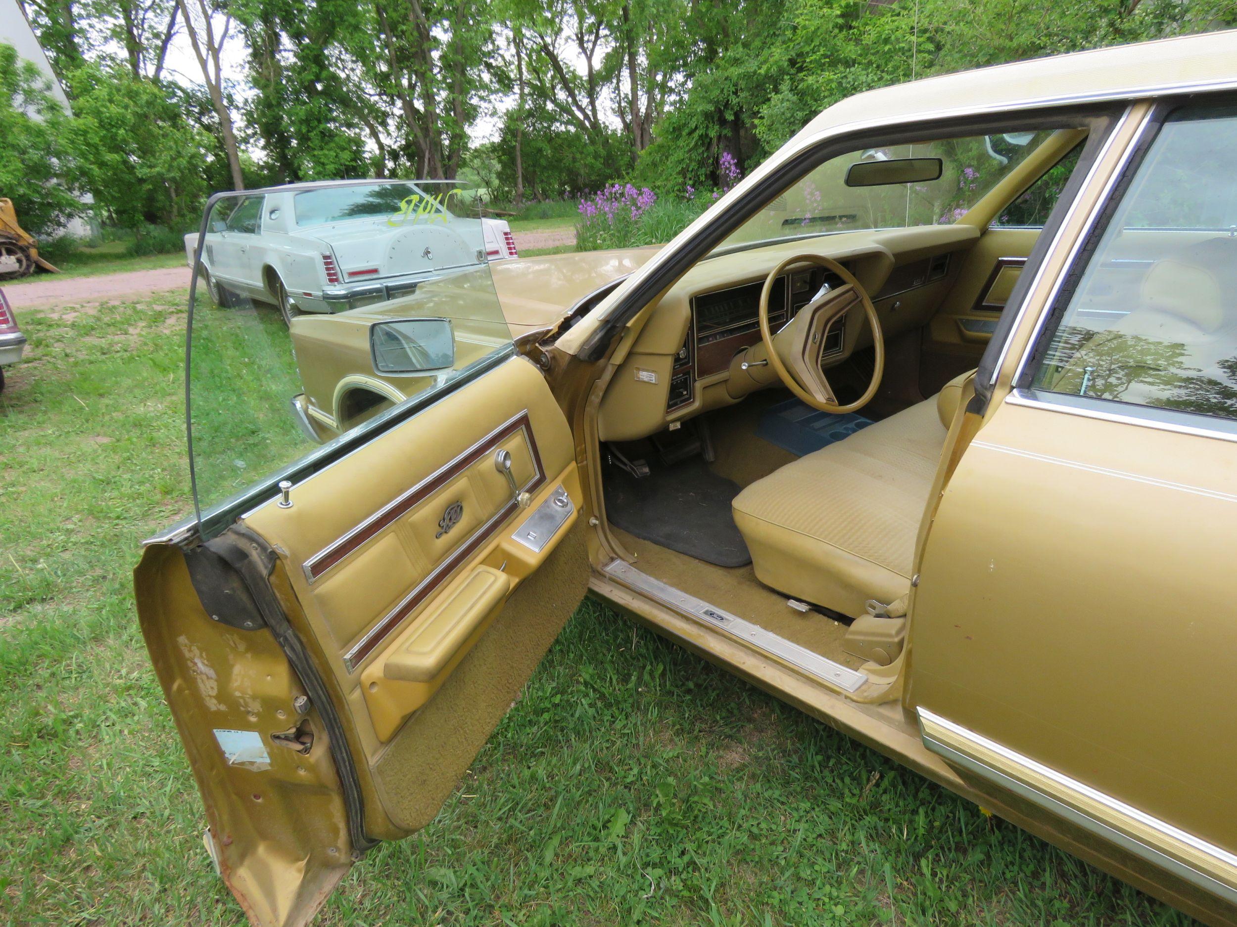 1977 Ford LTD 4dr Sedan