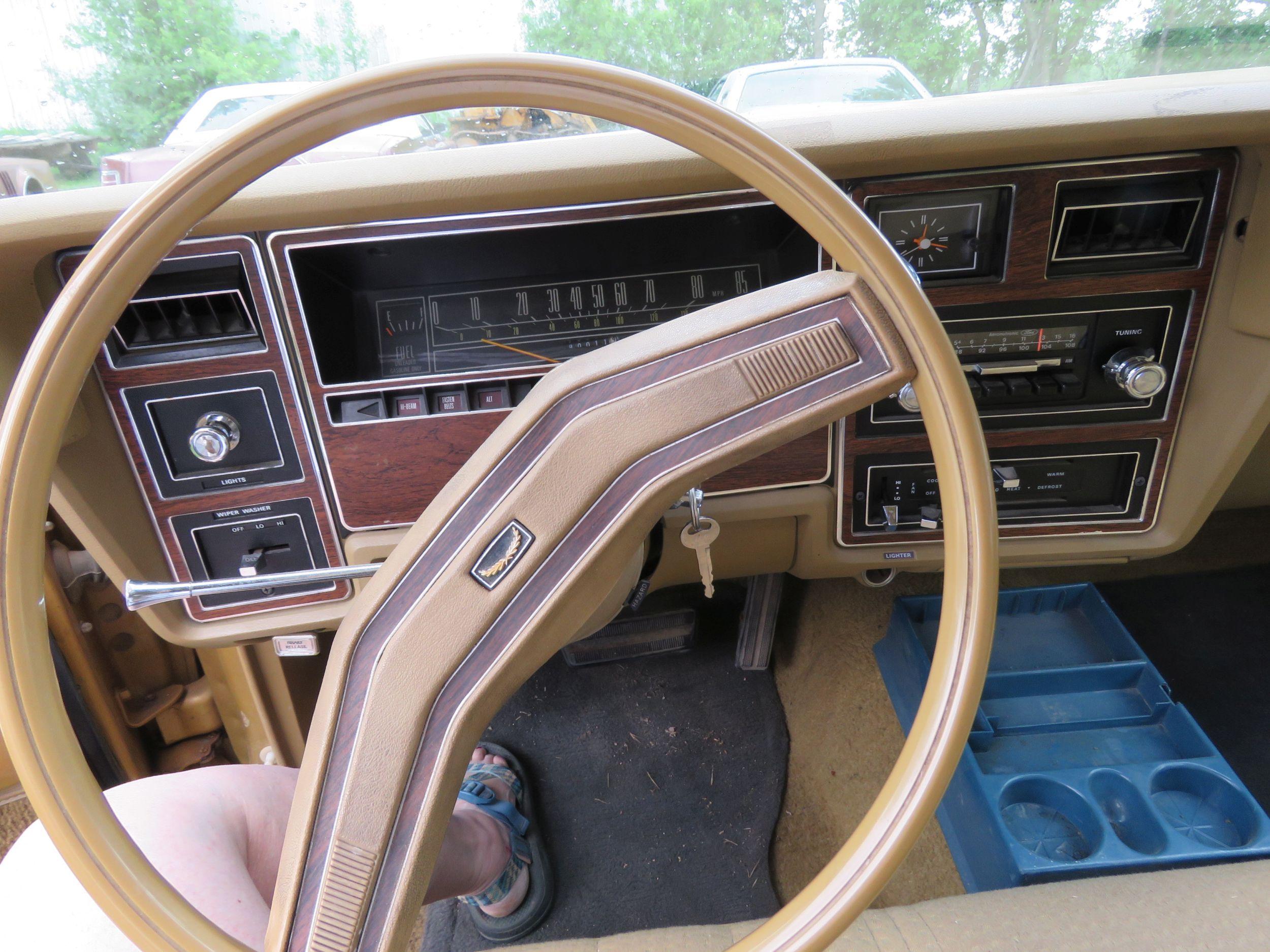 1977 Ford LTD 4dr Sedan