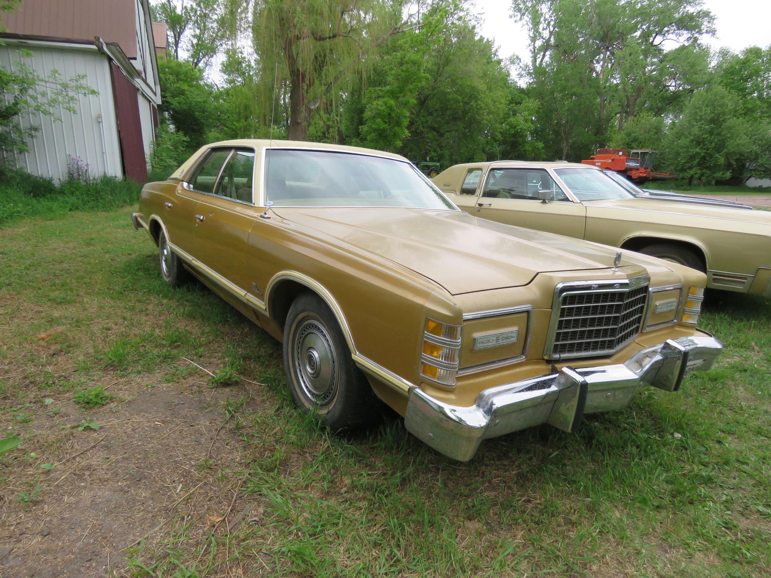 1977 Ford LTD 4dr Sedan