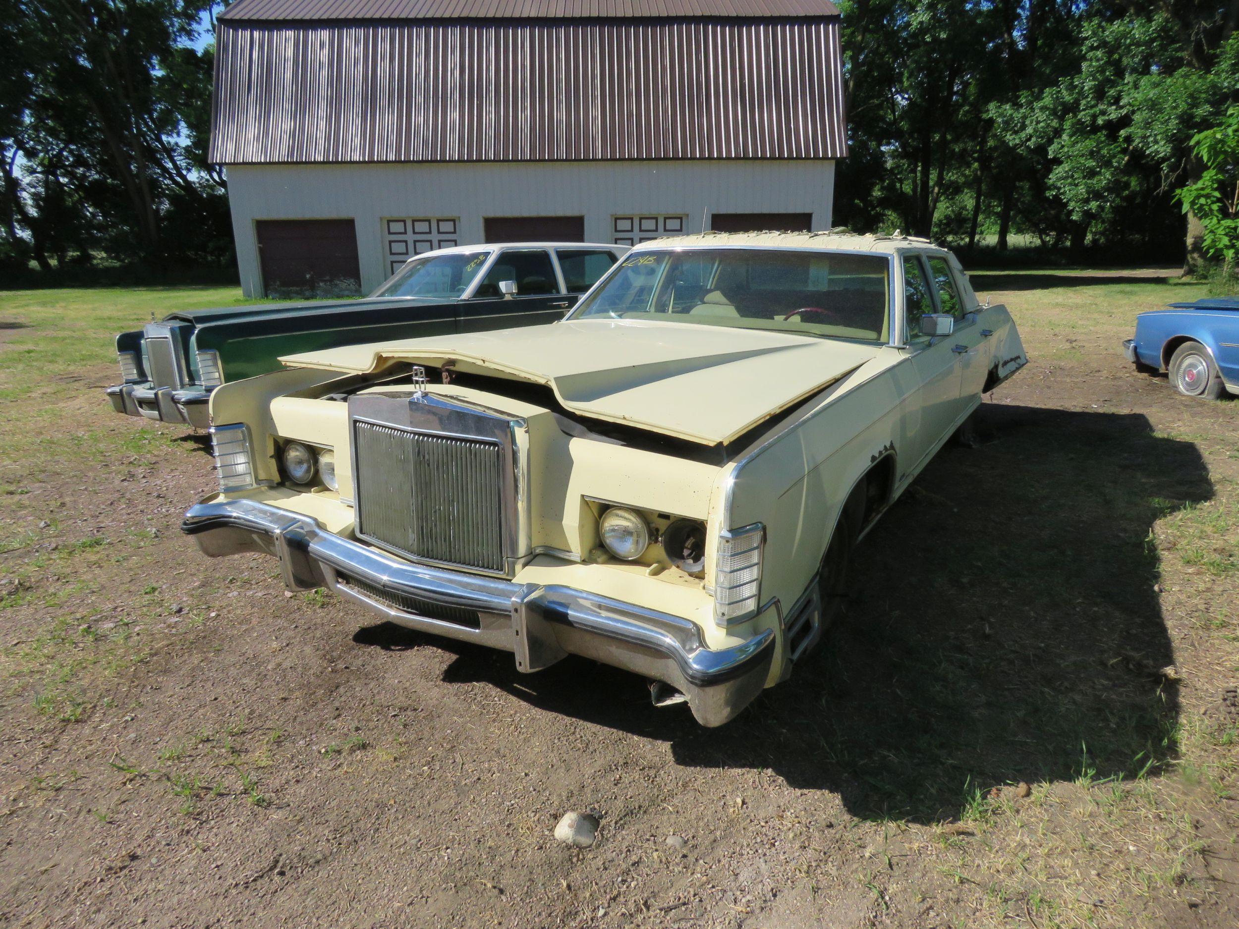 1977 Lincoln Town Car 4dr Sedan