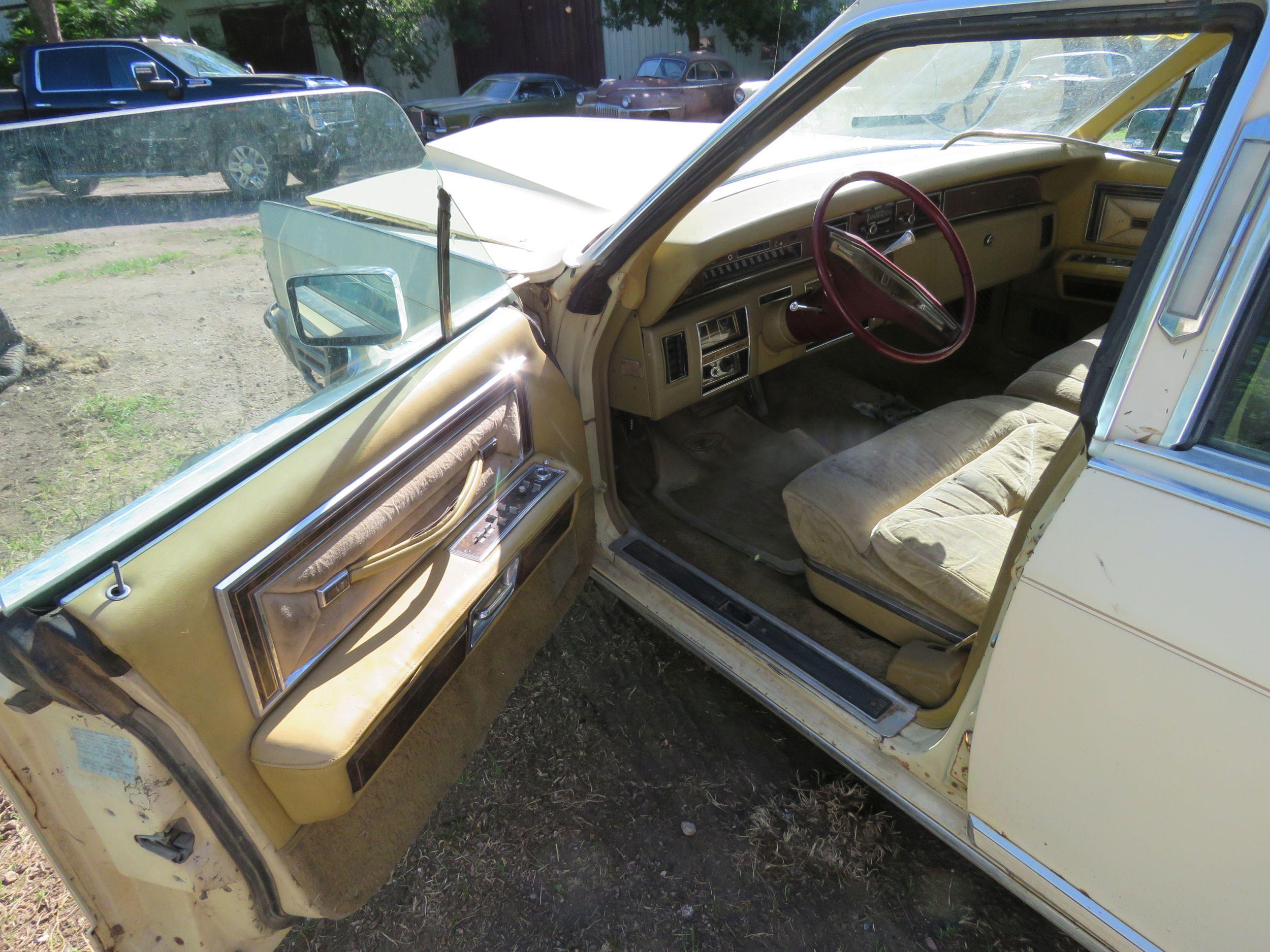 1977 Lincoln Town Car 4dr Sedan