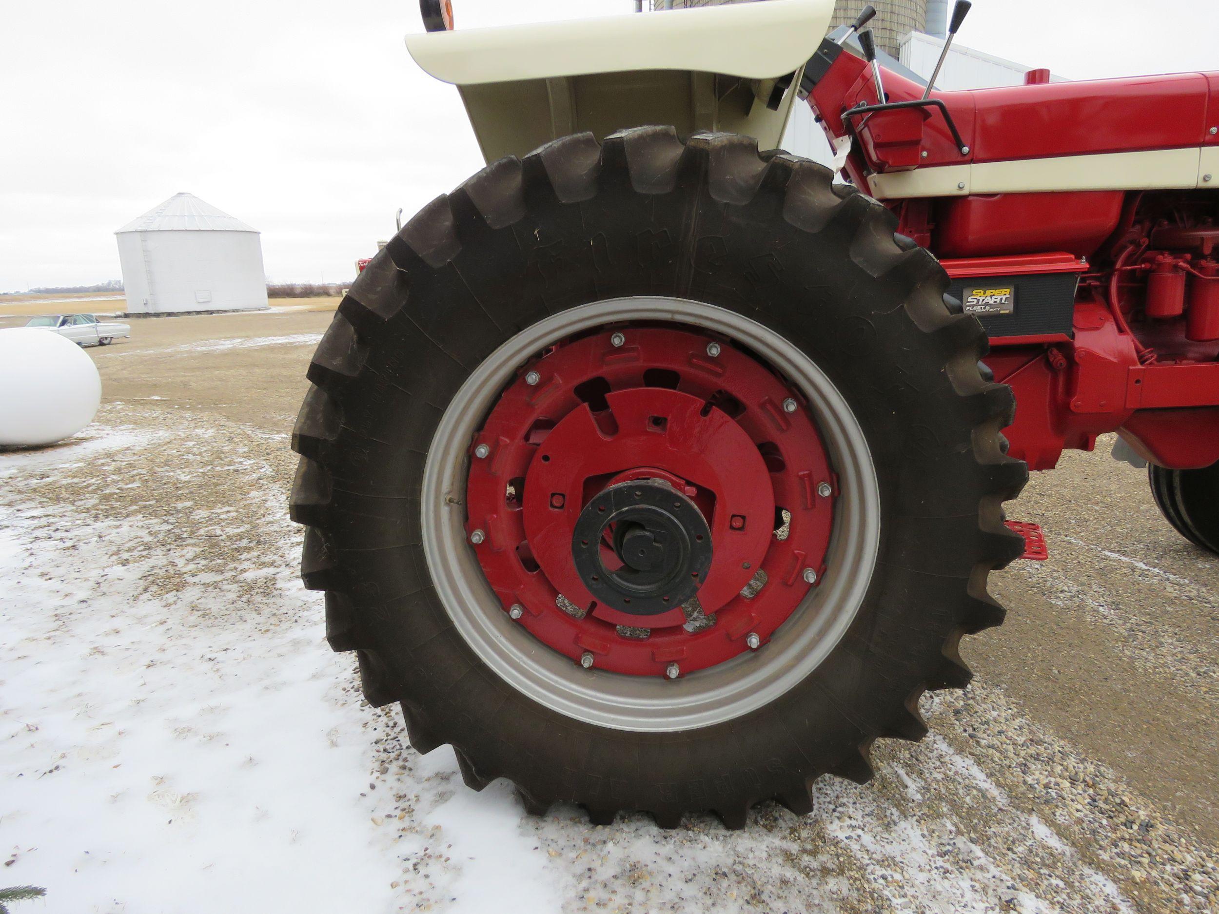 1969 International Farmall 856 Tractor