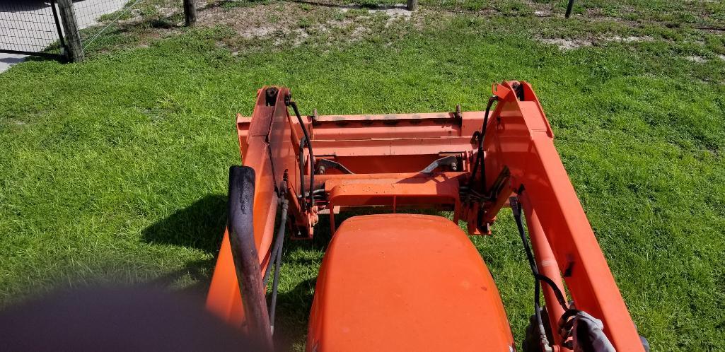 2007 Kubota M6040 Tractor