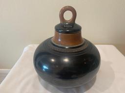 Black and sienna lidded jar with sgaffito design