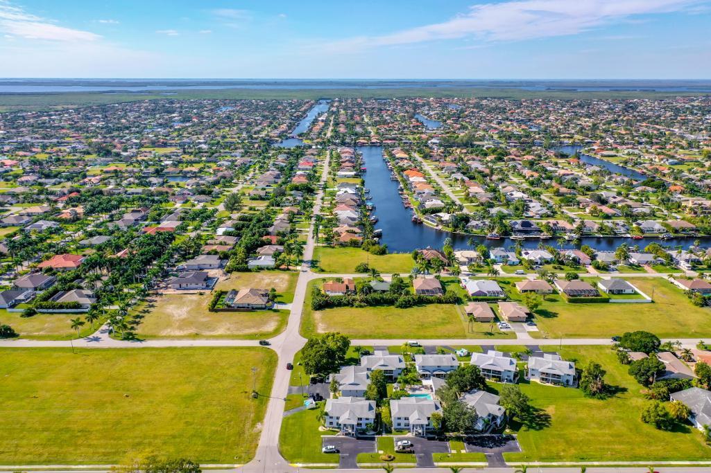 2 Bedroom 1.5 Bath Condo 5032 Chiquita Blvd S Unit 202 Cape Coral, FL 33914