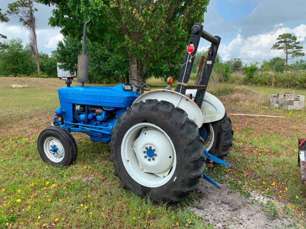 Ford Tractor Runs and works fine. 3087 hours