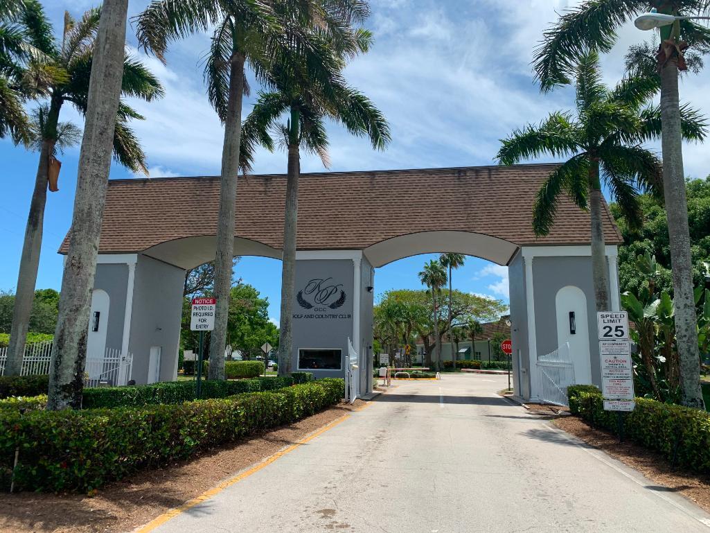 1/1.5 Condo in Kings Pointe Golf & Country Club, Delray Beach, Florida