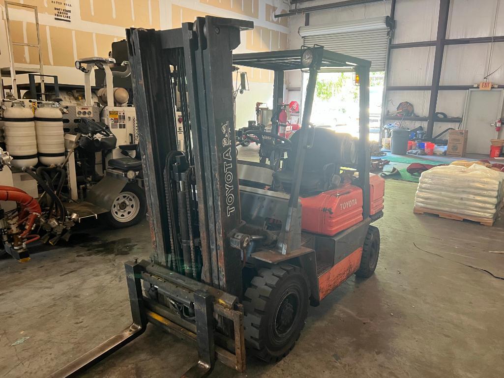 Toyota Three Stage Propane, Side to Side Shift Forklift, 5961 hours