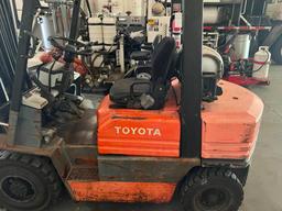 Toyota Three Stage Propane, Side to Side Shift Forklift, 5961 hours