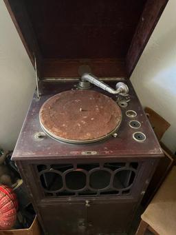 Vintage Victrolla The Cheney Talking Machine Co