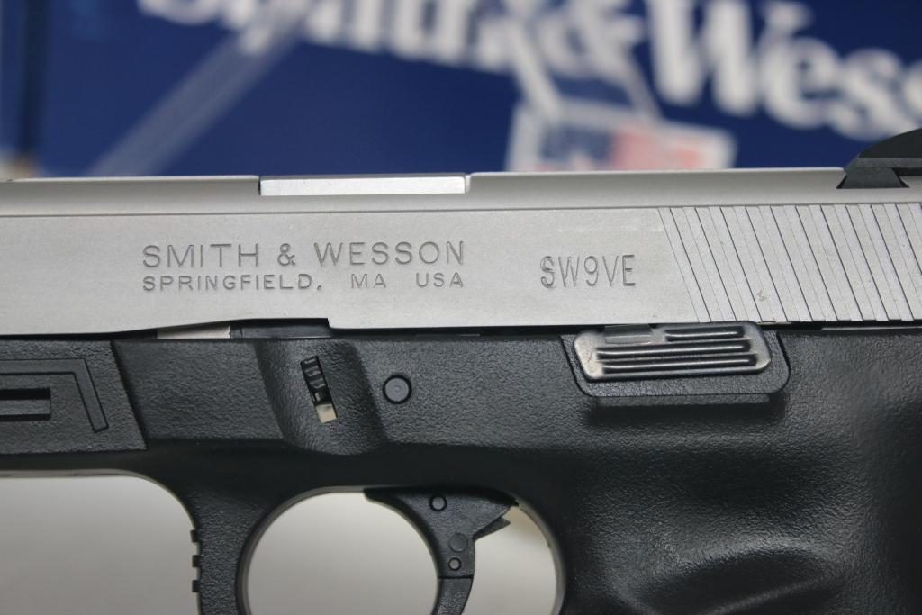 Smith & Wesson Model SW9VE, 9mm