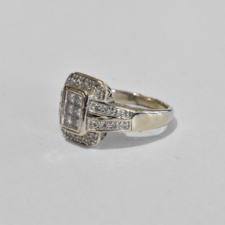 14kt Invisible Princess Diamond Ring