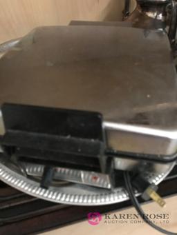 Steam cooker, waffle maker