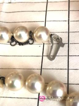 Nice string of pearls silver clasp